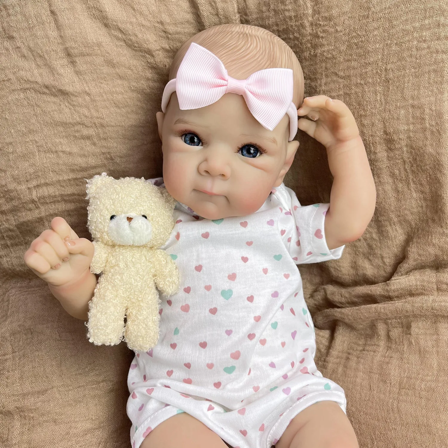 

Кукла BZDOLL 18 дюймов (45 см) в стиле реборн, с тканевым телом, реалистичная, очаровательная, ручной работы, подарок на день рождения для девочки, игрушка для переодевания