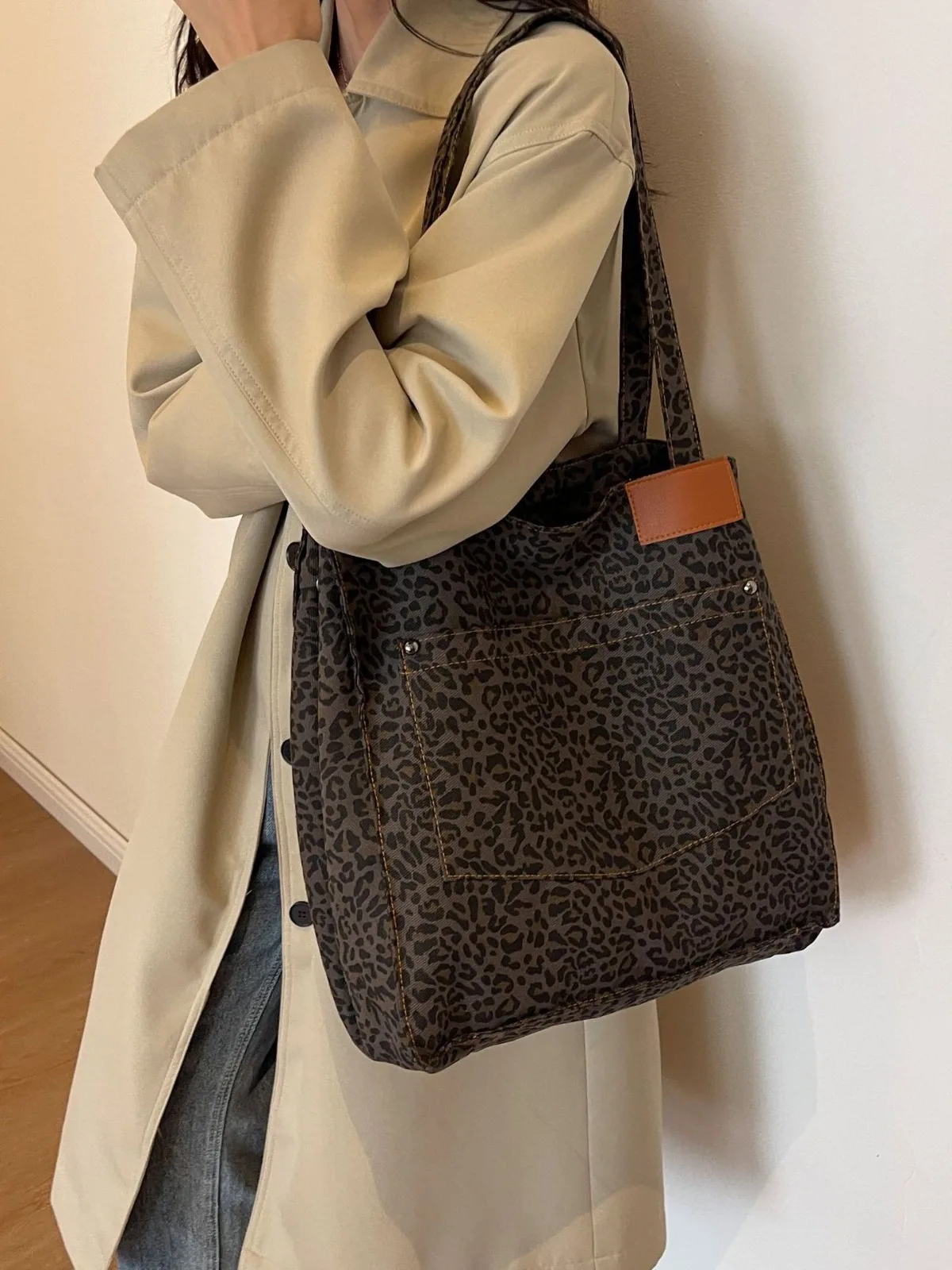 Bolso de gran capacidad con estampado de leopardo para mujer, bolsa de mano de lujo con estampado de leopardo para compras al aire libre, 2024