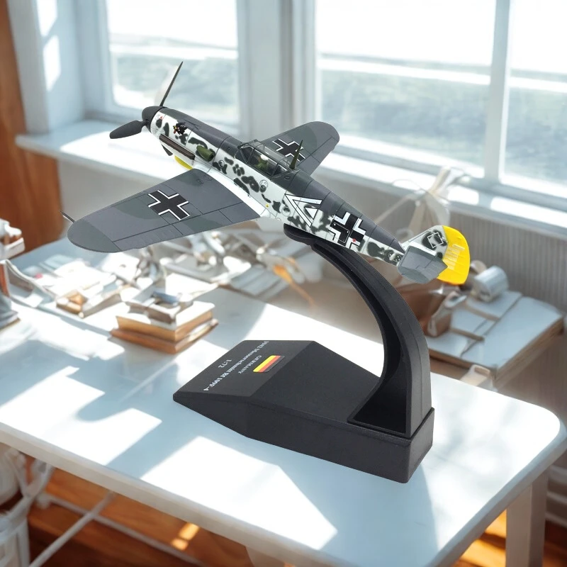 

1/72 Scale German World War Ii Famous Aircraft Thunder BF-109 Simulation Alloy Fighter Aircraft Model Finished Product War