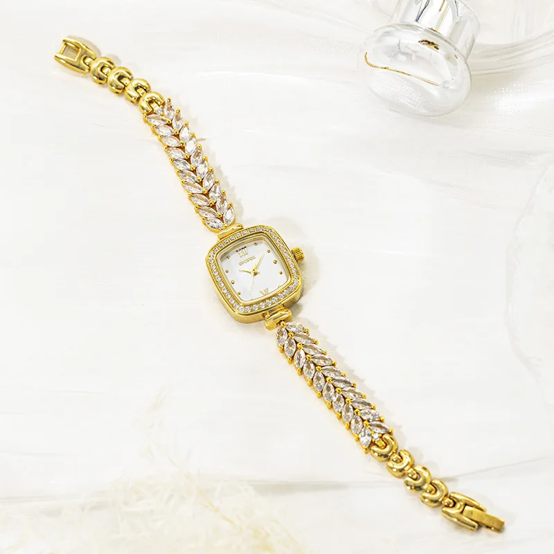 Exquisite And Petite Square Women'S Watch, Luxurious And Sophisticated, Versatile And Fashionable Quartz Watch For Students.