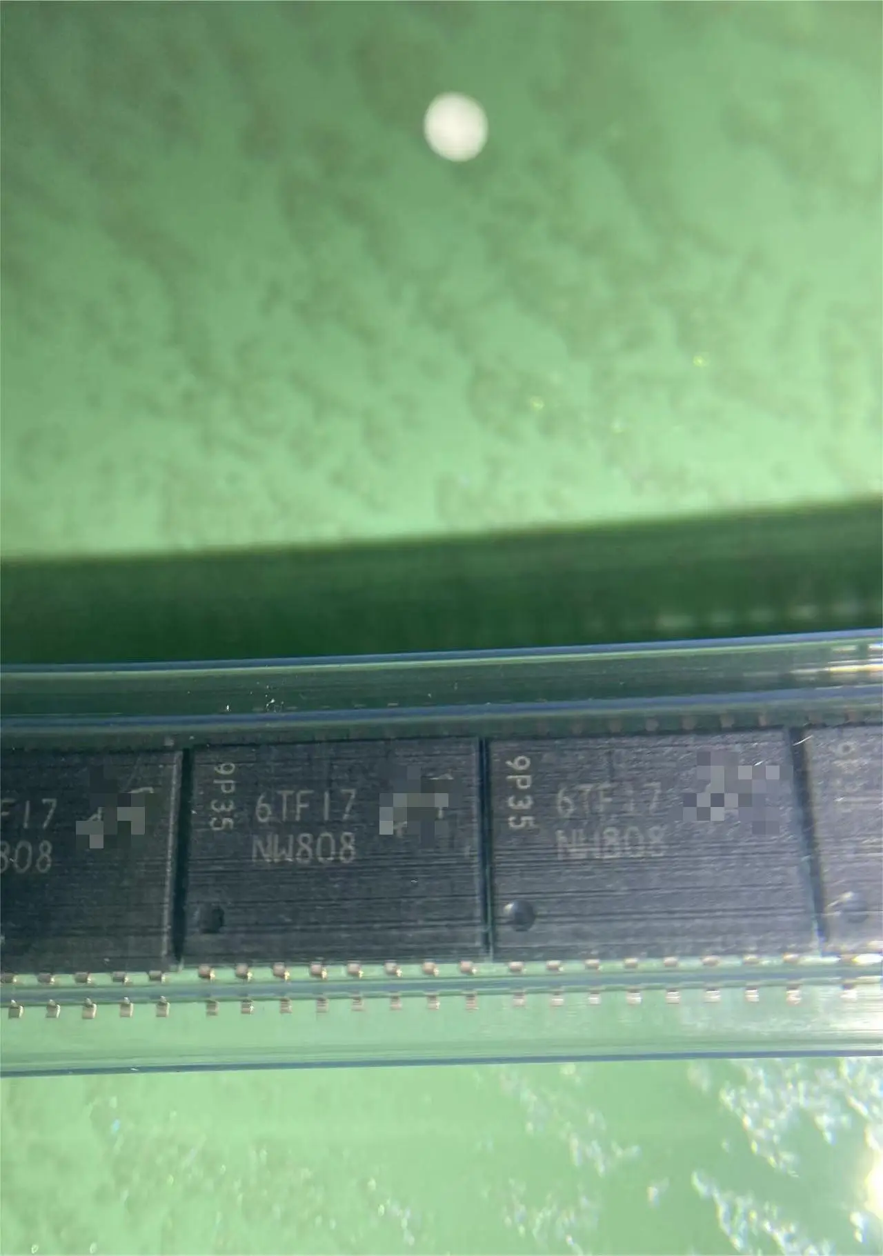 

MT29F1G01ABAFDSF-AAT:F nw808 Original IC Automotive Electronic Chip