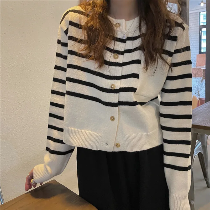 

Spring Autumn Women's Sweater Coats Korean Striped Knitted Cardigan Pockets Tops Casual Fashion O-neck Loose Jackets