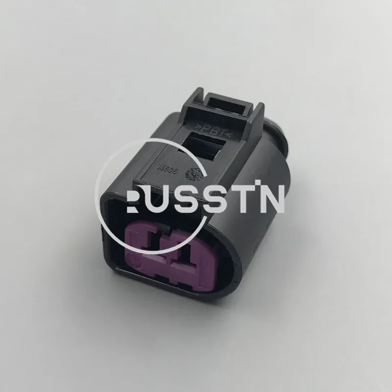 

1 комплект, герметичный корпус динамика двигателя с 2 отверстиями, автомобильная розетка генератора переменного тока в сборе для VW Magotan Sagitar CC 1J0973772