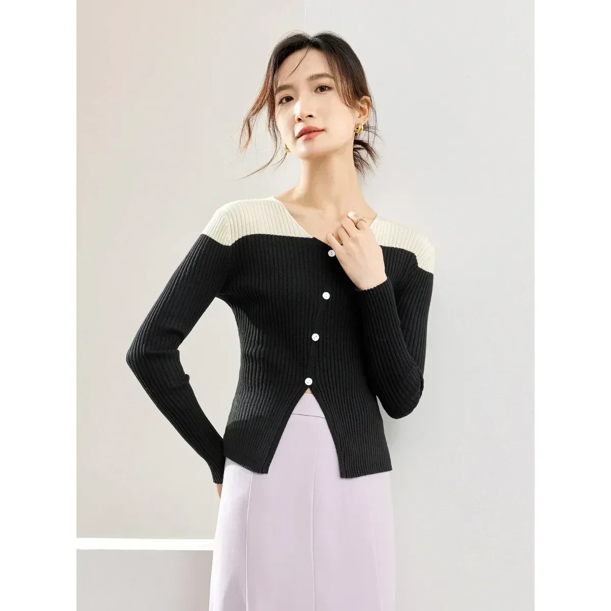 

SENTUBILA Contrast Slim Fit V Neck Knitted Cardigan Women 2024 Spring Autumn Fashion Elegant Long Sleeve Woman Tops W41H53435