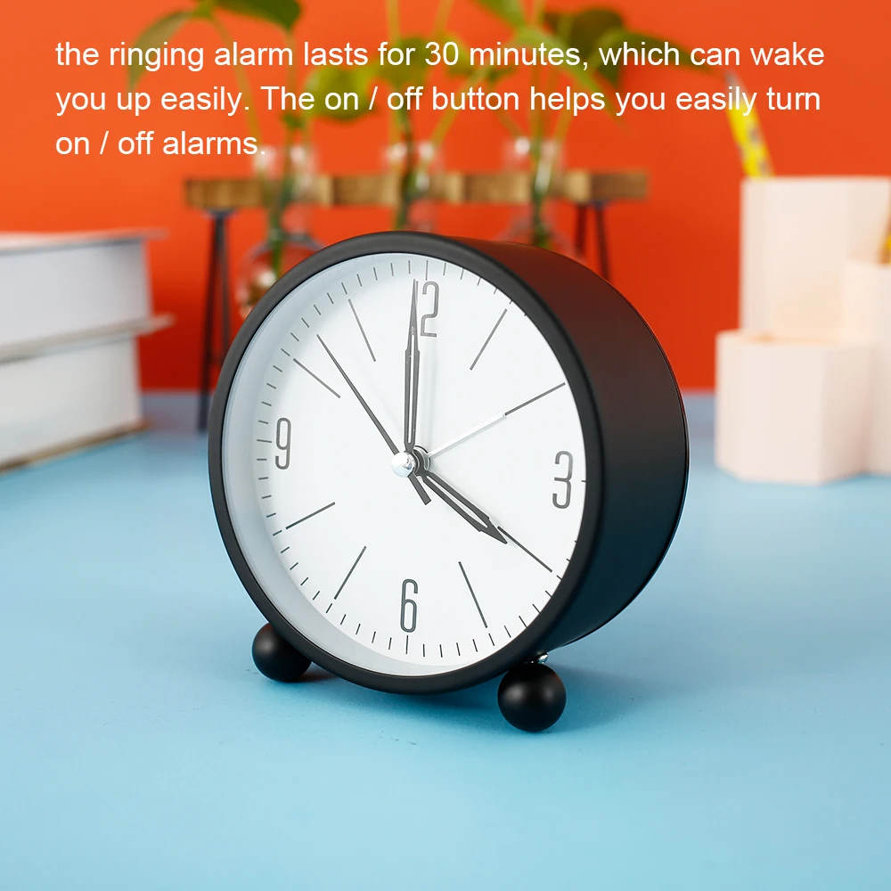 Silent Sweep Analogue Alarm Clock Battery Powered Desk Bedside Clock Alarm Clock Super Silent Small Clock with Night Light