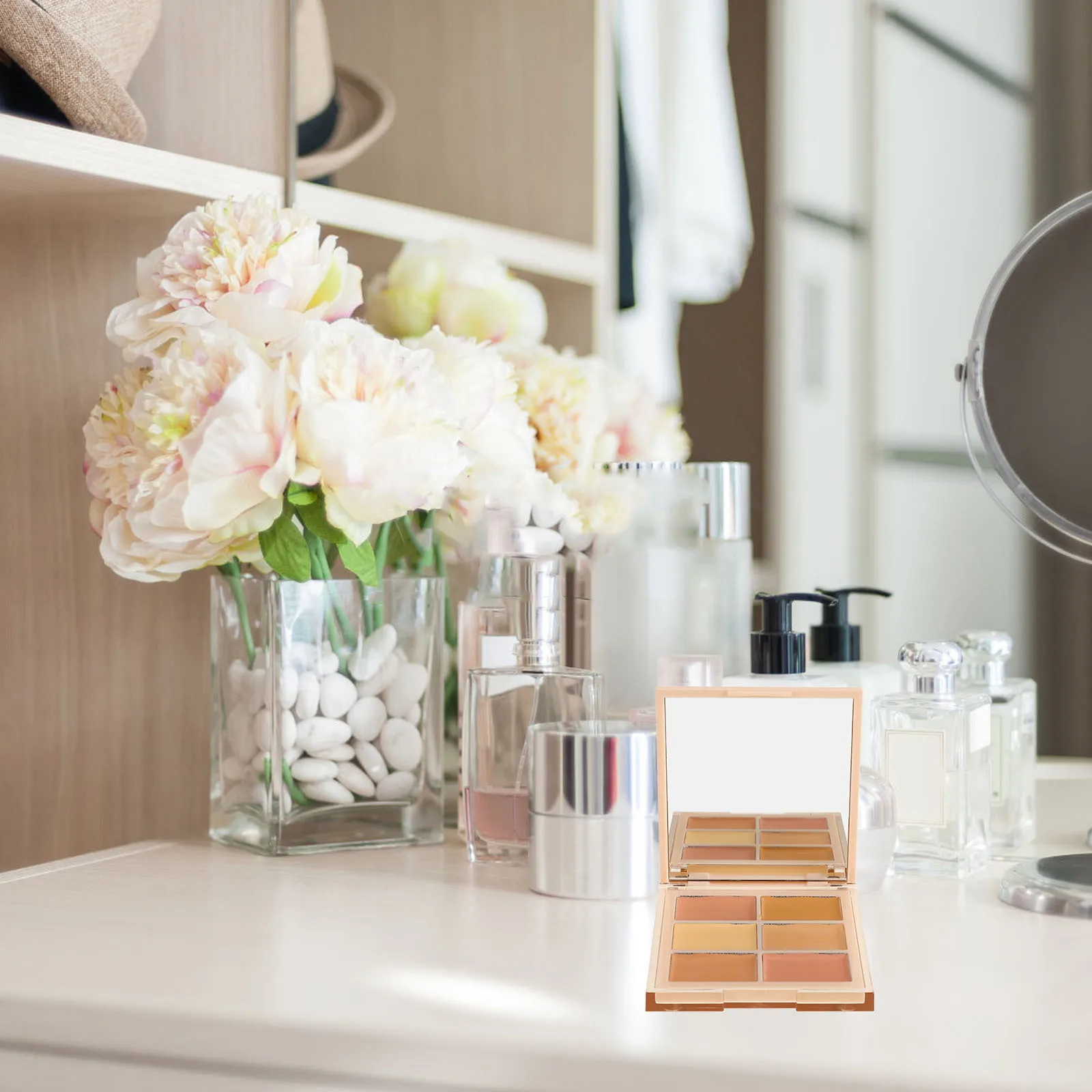 พาเลทคอนซีลเลอร์เนื้อครีมสำหรับผู้หญิง แต่งหน้าได้หลากหลาย ใช้ได้ทั้งคอนทัวร์ ไฮไลท์ ปกปิด ชุดพกพา ให้ลุคธรรมชาติ