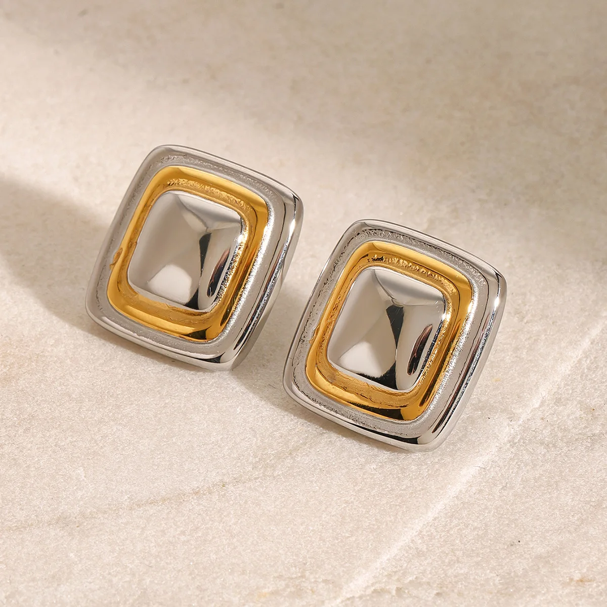 يوري جودة عالية الحد الأدنى أنيق الفولاذ المقاوم للصدأ ساحة وأقراط مقاوم للماء 18K PVD مطلي سحر شيك مجوهرات النساء جوهرة