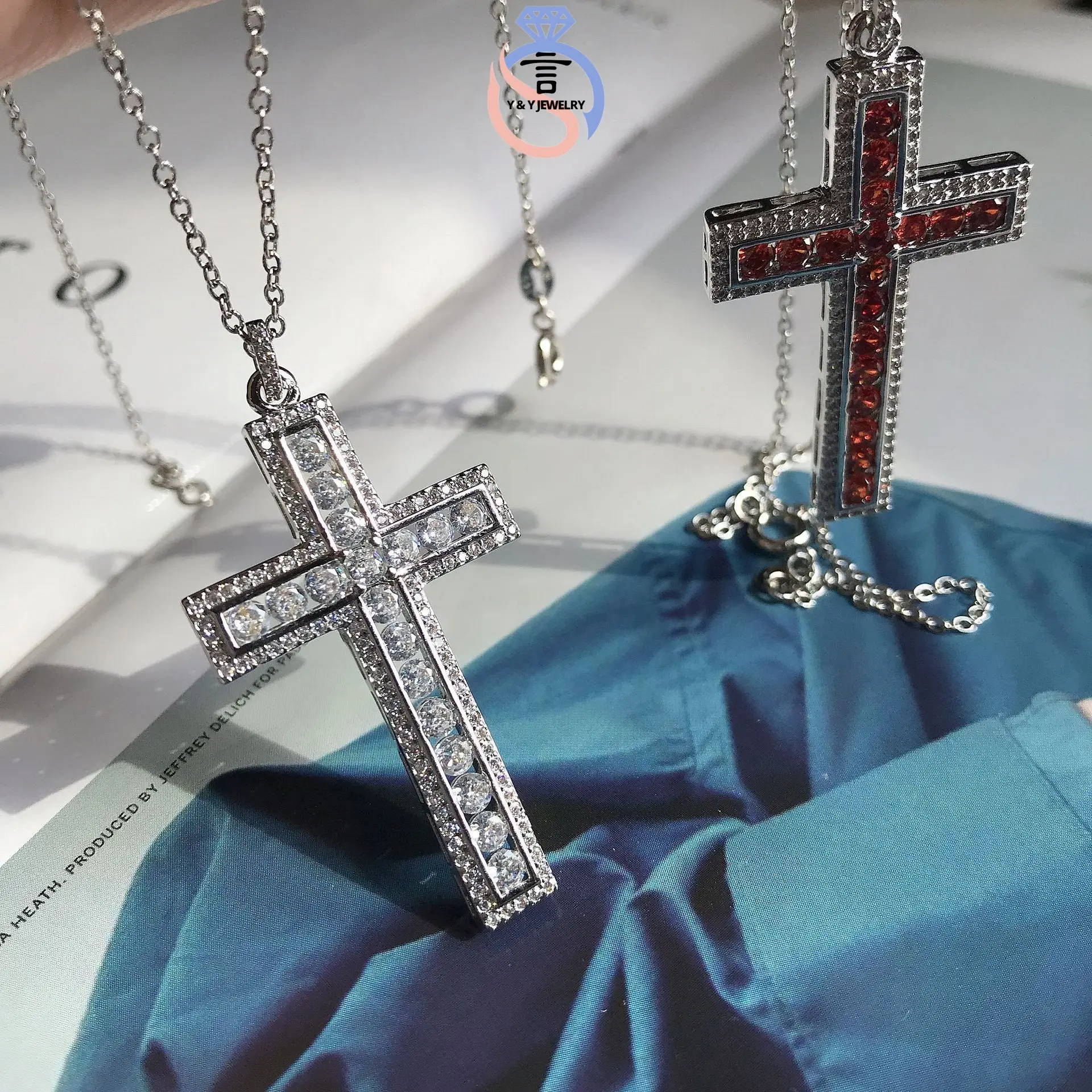

Y&Y European and American luxury couple necklace plated 18k bright pigeon blood cross hip hop exaggerated zircon pendant