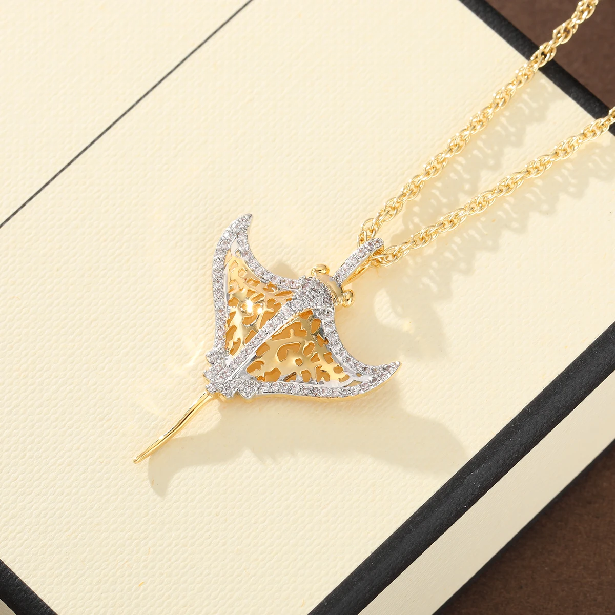 Creative Two-Color Devilfish Pendant Necklace Made of Copper. Batfish Necklace Suitable for Daily Casual and Ocean Style Outfits