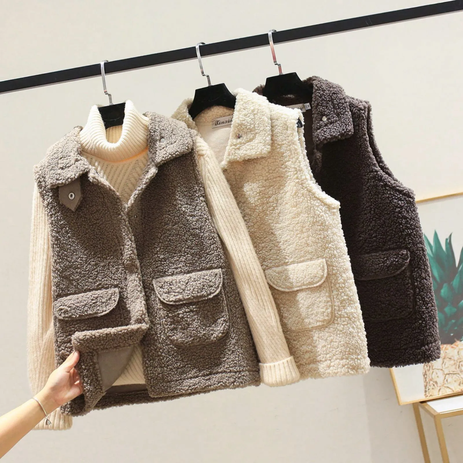 Winter Imitation Lambswool Vest Women'S Loose Waistcoat Jacket Outerwear Collar Sleeveless Coat Women With Pockets Chaleco