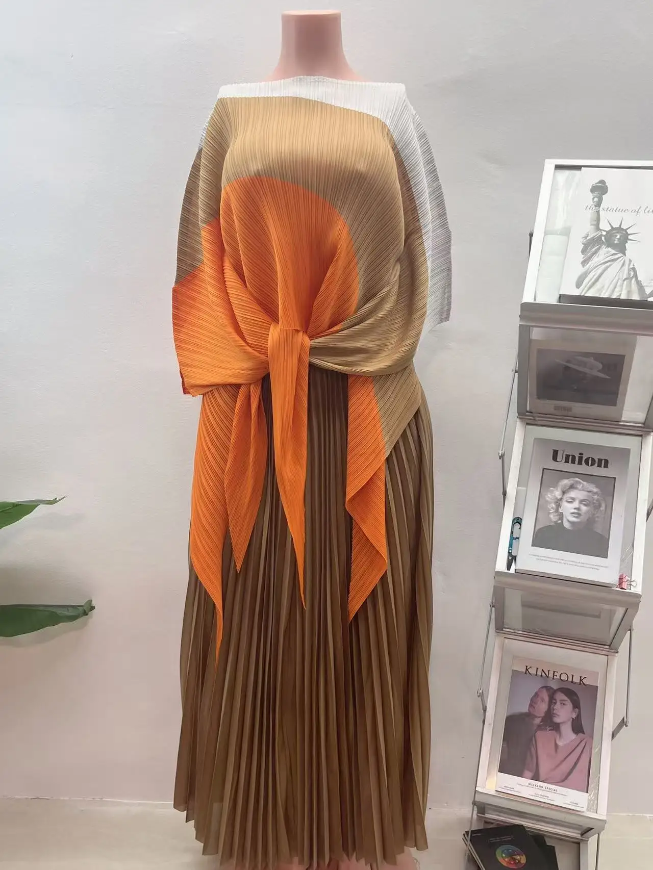 

Miyake Pleated Women's Clothing Loose Lace-up Long-sleeved Color Matching Set Elegant Pendulum Two-piece Set 2025 Summer New