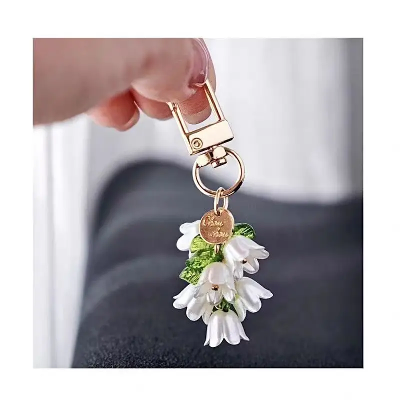 

2024 Creative Keychain Gift Fashionable Car Decoration Lily Flower Women's Bag Pendant New