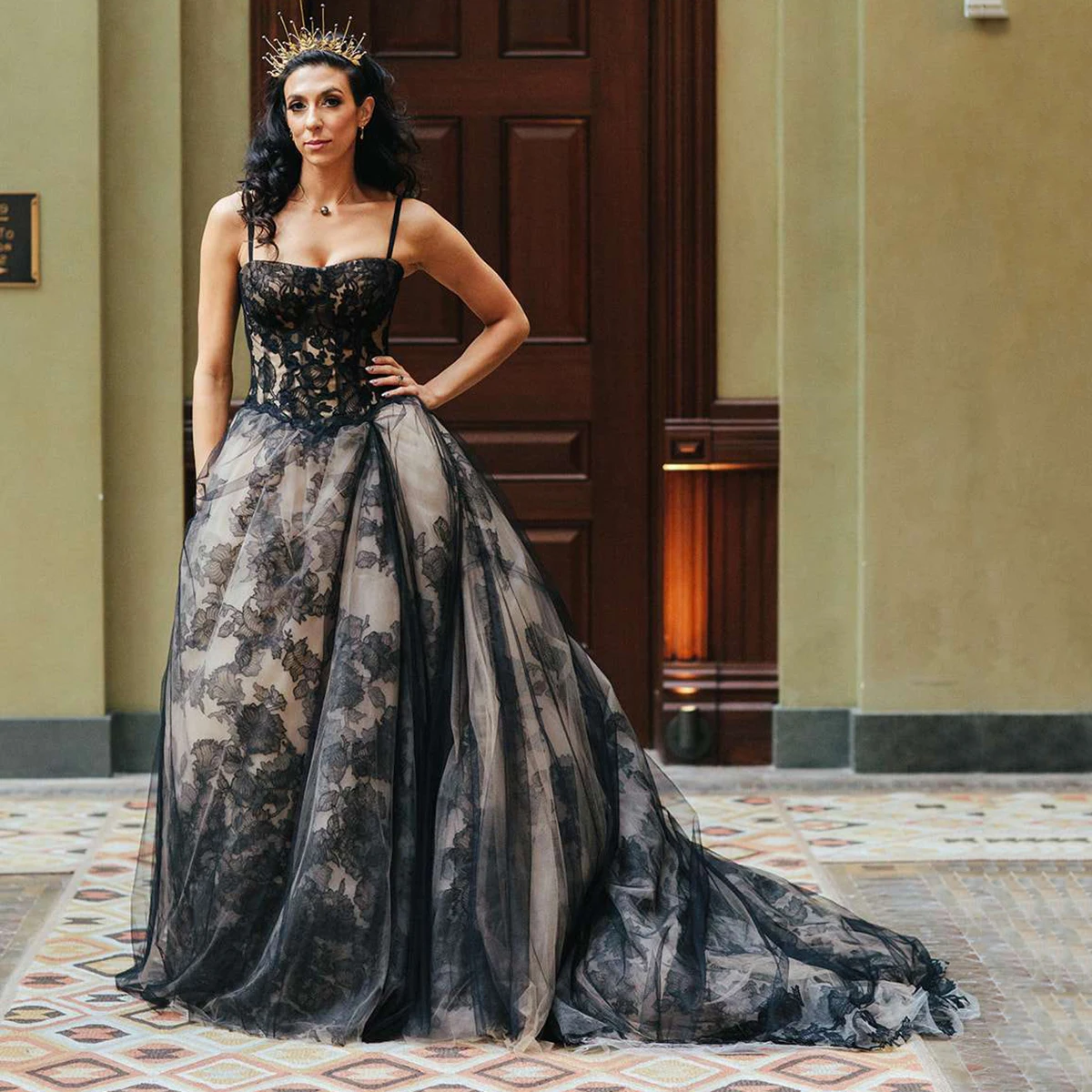 Robe de Mariée Gothique en Dentelle à Bretelles Spaghetti, en Tulle Noir sur Mesure, avec des Appliques Florales, pour Halloween, pour les Patients