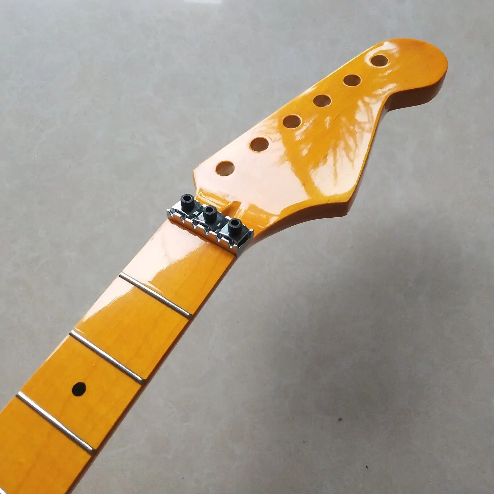 

Maple Yellow Guitar Neck 24fret 25.5inch Maple Fretboard Locking Nut Dot Inlay