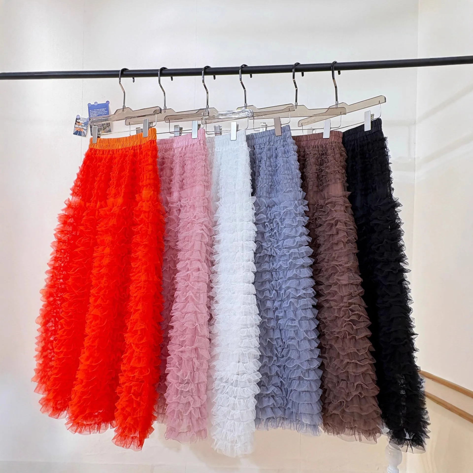 

Новая сетчатая юбка весна-лето 2026: Американский стиль, модная женская юбка с высокой талией, однотонная, длинная, многослойная, с оборками, в стиле «торт»