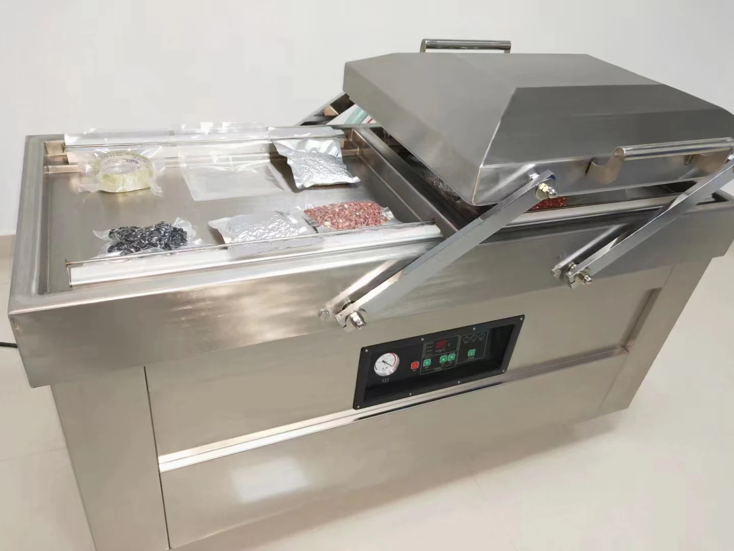 DZ 400/500/600 ที่กําหนดเอง CE ได้รับการรับรองอาหารเกรด Double Chamber ซีลขึ้นรูปเครื่องบรรจุภัณฑ์สูญญากาศ