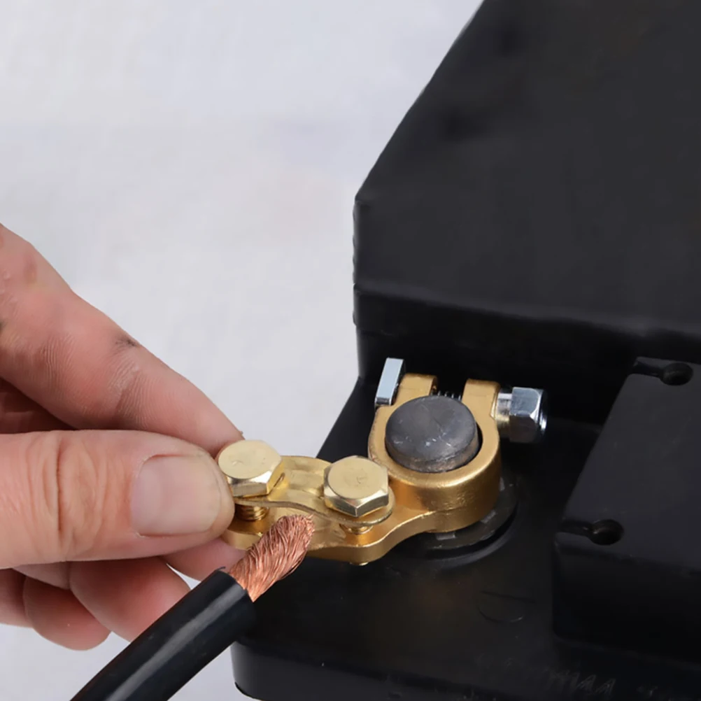 

Heavy Duty Brass Terminal Connector Gold Plated Clamps Clear Marking High Conductivity Low Distortion for Truck