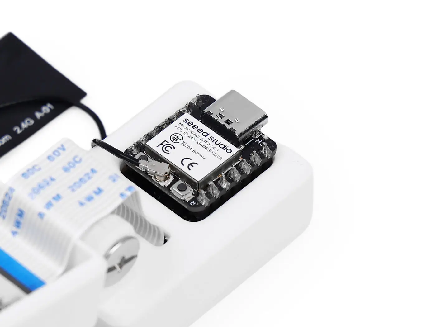 كاميرا XIAO AI Vision، تجمع بين وحدة Grove Vision AI V2، وحدة تحكم XIAO ESP32-C3، كاميرا OV5647، TensorFlow PyTorch Arduino IDE
