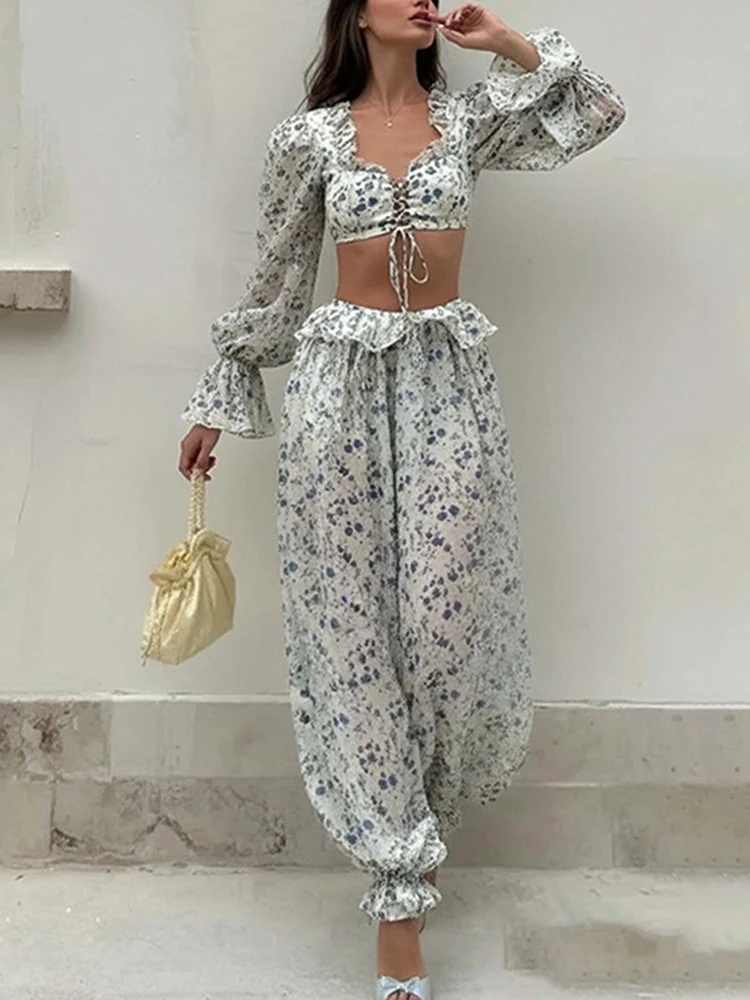 

Модный уличный стиль: праздничный костюм для весны и лета с цветочным принтом, женский комплект с сексуальным V-образным вырезом, открытым животом и длинными брюками, набор из 2 предметов