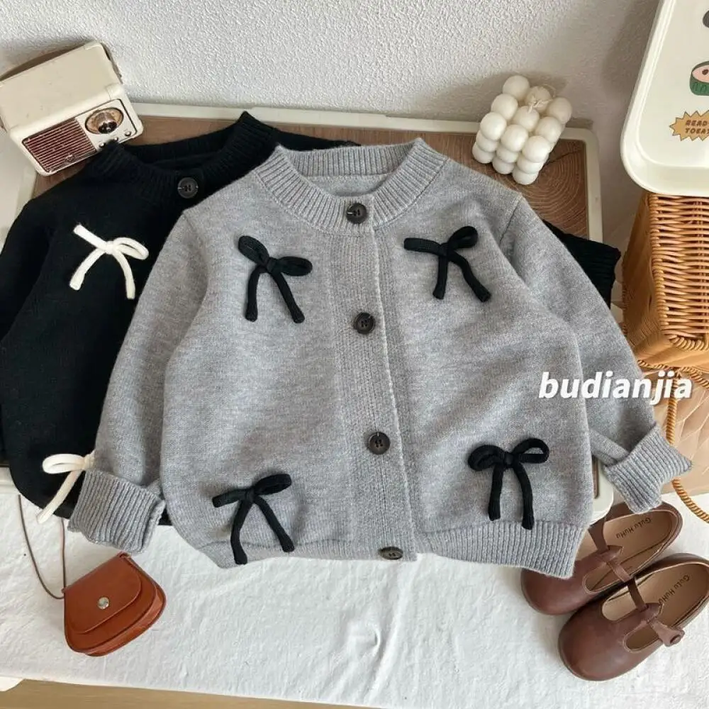 

2025 Girls Knitted Cardigan Autumn Winter Retro Bow Sweater Solid Color Comfortable Baby Girl Top Kids Clothing