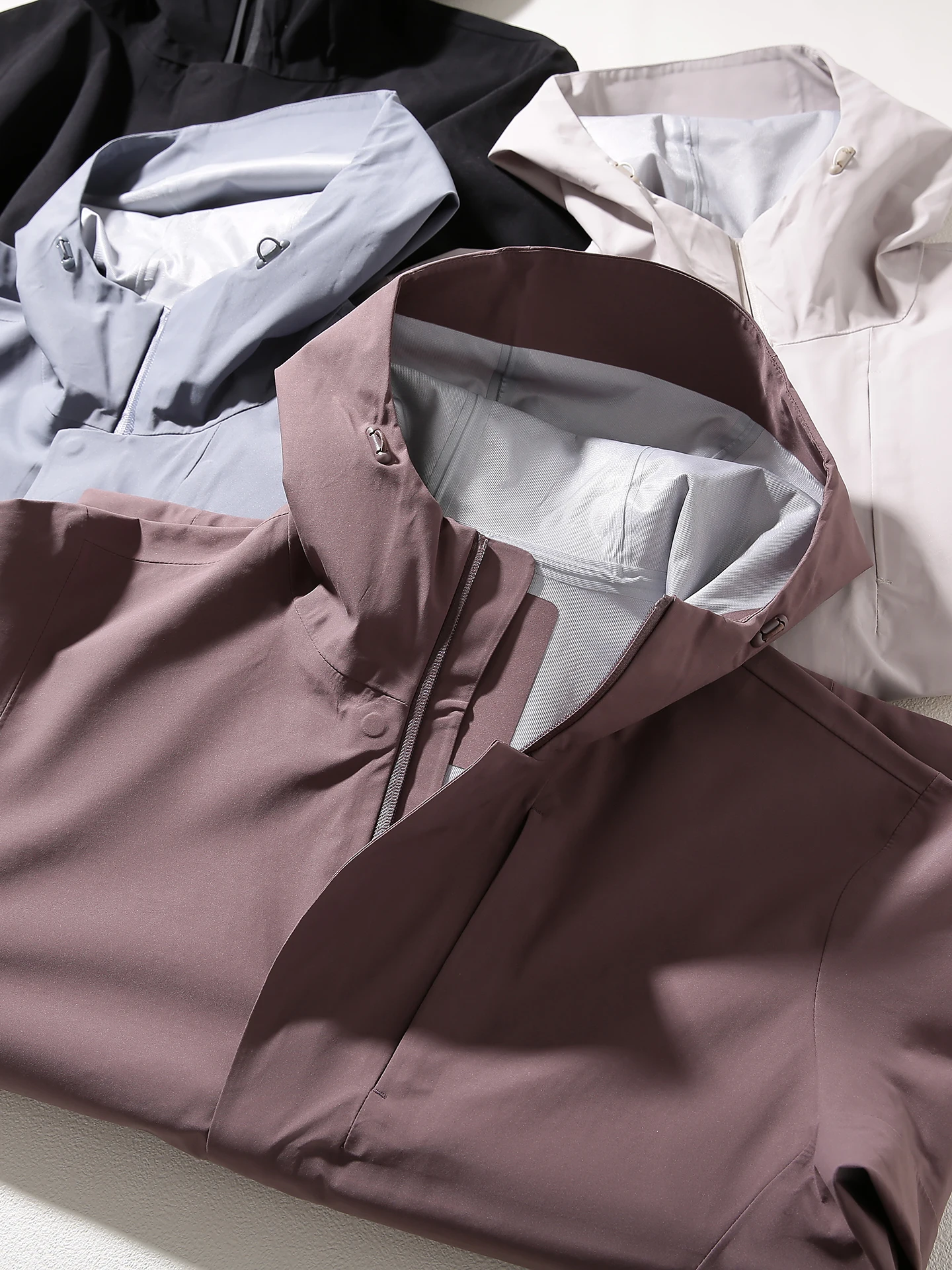 

All-Weather High-Quali Men's Outdoor Windproof Waterproof Jaet with Sealing Proc Cus-Made for Autumn Season