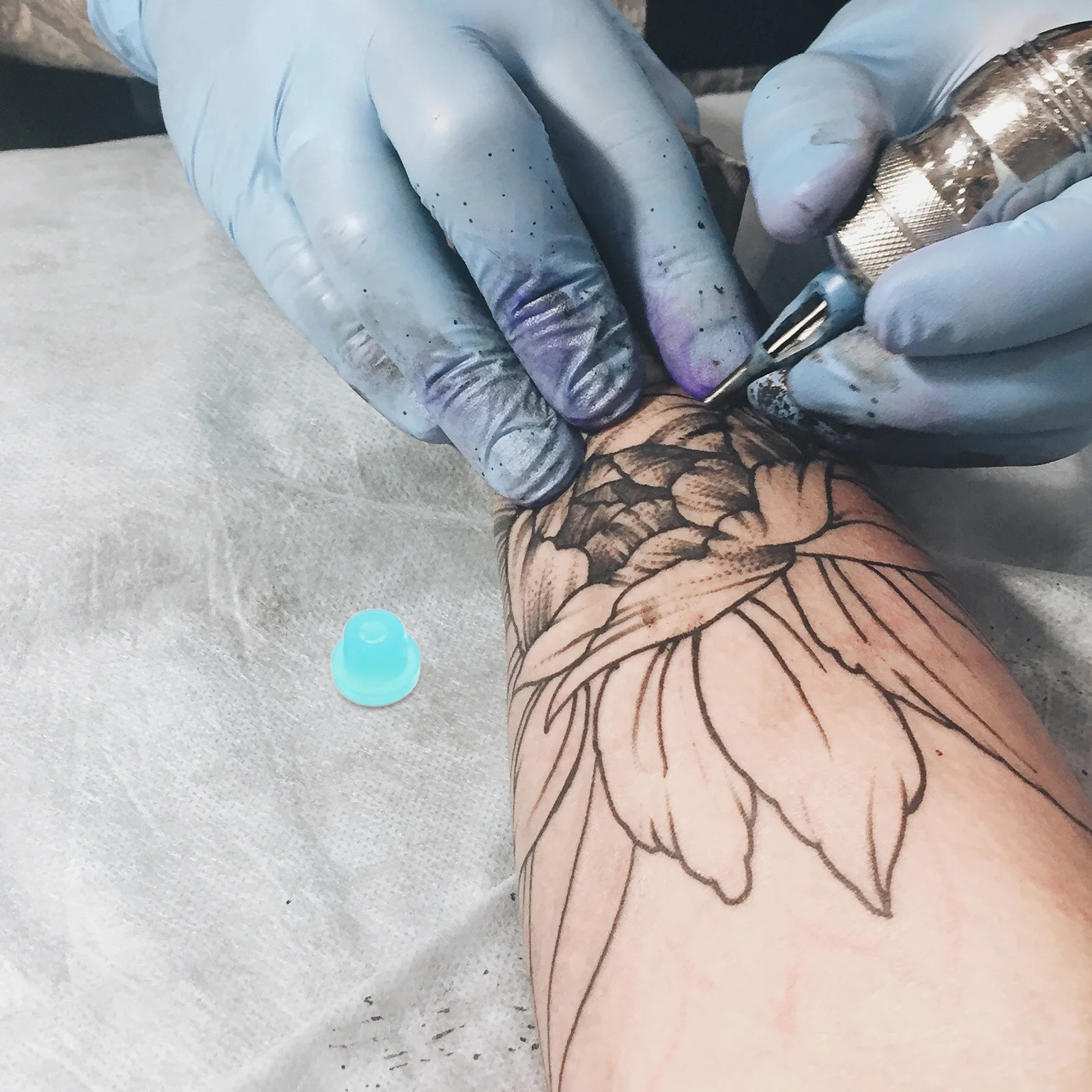 

100Pcs Silicone Needle Grommets Pin Cushion for Tattoo Machine Coil Needle Stabilizer Pads Cushioning Pin Cushion