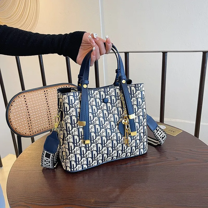 

Large Capacity Multi-Way Women's Bag, Vintage Inspired Crossbody & Shoulder Purse, Spacious Tote Bag for Work & Travel