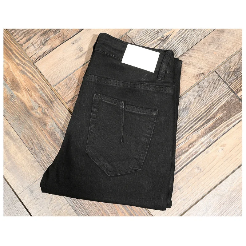 Celana jeans hitam pria musim gugur 2025, tren pakaian pria terbaru, merek ternama, elastis, warna solid, simpel dan serbaguna, potongan slim fit, celana kaki kecil