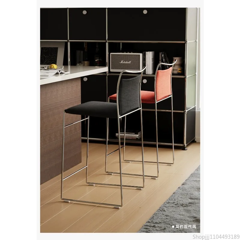 مقعد إيطالي بسيط بتصميم باوهاوس عالي الظهر وكرسي طعام، أثاث متعدد الوظائف، تصميم مدمج للمساحات الصغيرة