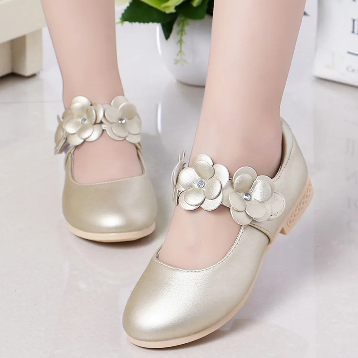 

1 Pair Children Sole Shoes Fashion Flower Shoes Kids Adorable Shoes Shoes (Golden, Size 28, EU28, 1, UK10.5)