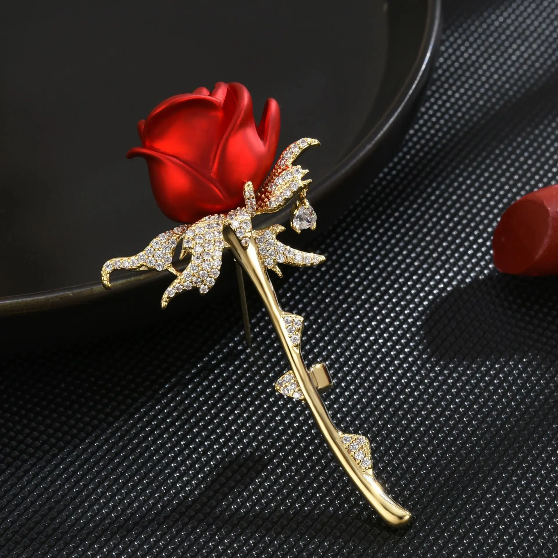 Bracelet Hand String New Korean Style Elegant Red Rose Zircon Corsage Upscale Luxury Gold Plated Copper Brooch Suit Accessories