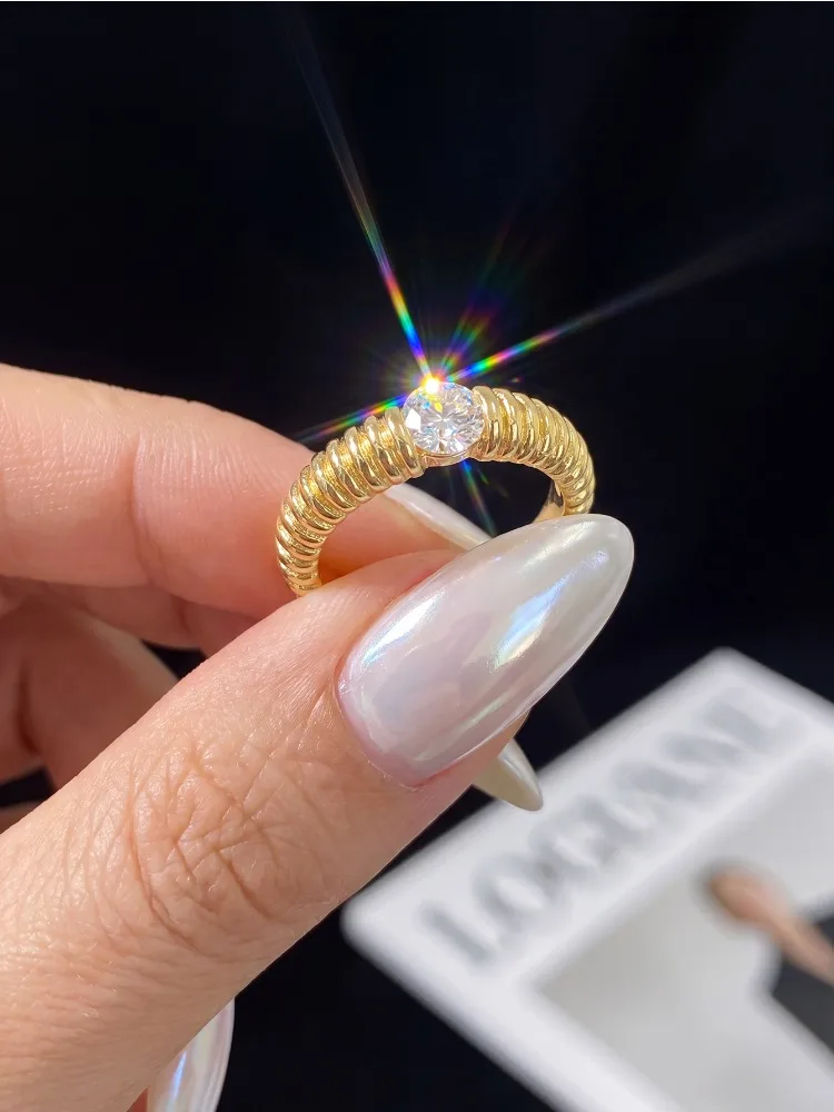 0,5 CT Spiralrunde Moissanit-Diamantringe mit Zertifikat für Damen, Jahrestag, Hochzeit, Modeschmuck – Detail 5