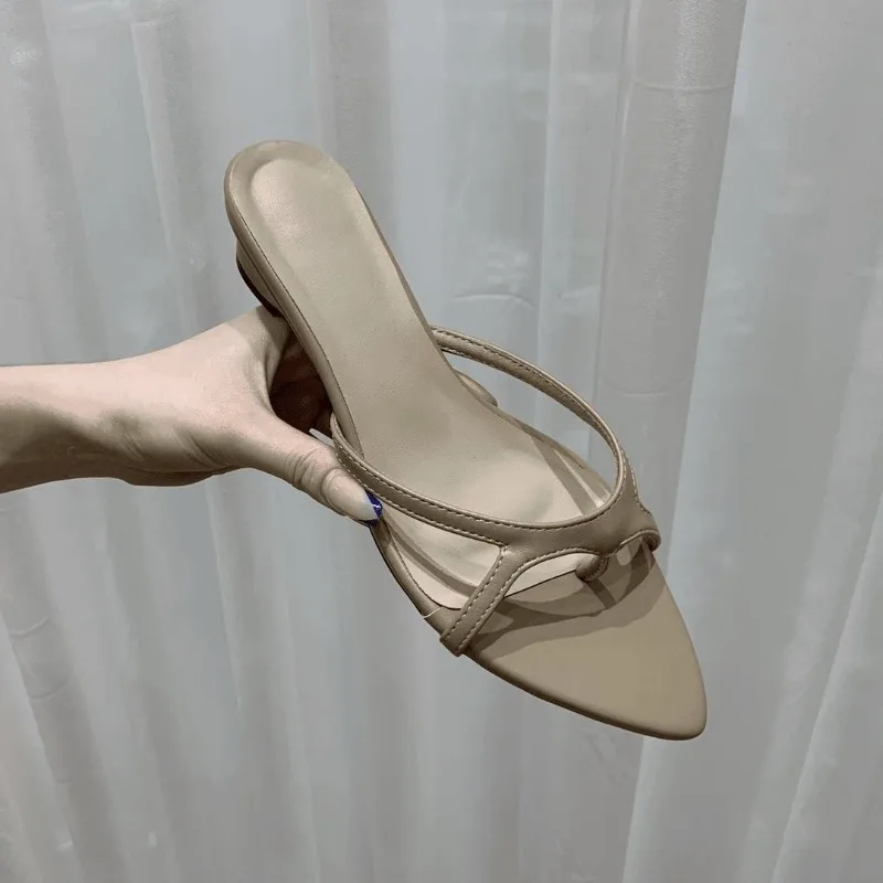 Spitze französische Clip-Toe-Sandalen mit niedrigem Absatz und Riemen für Damen – Neuheit 2026: Elegante, schlichte Urlaubs-Sandalen für den Außenbereich