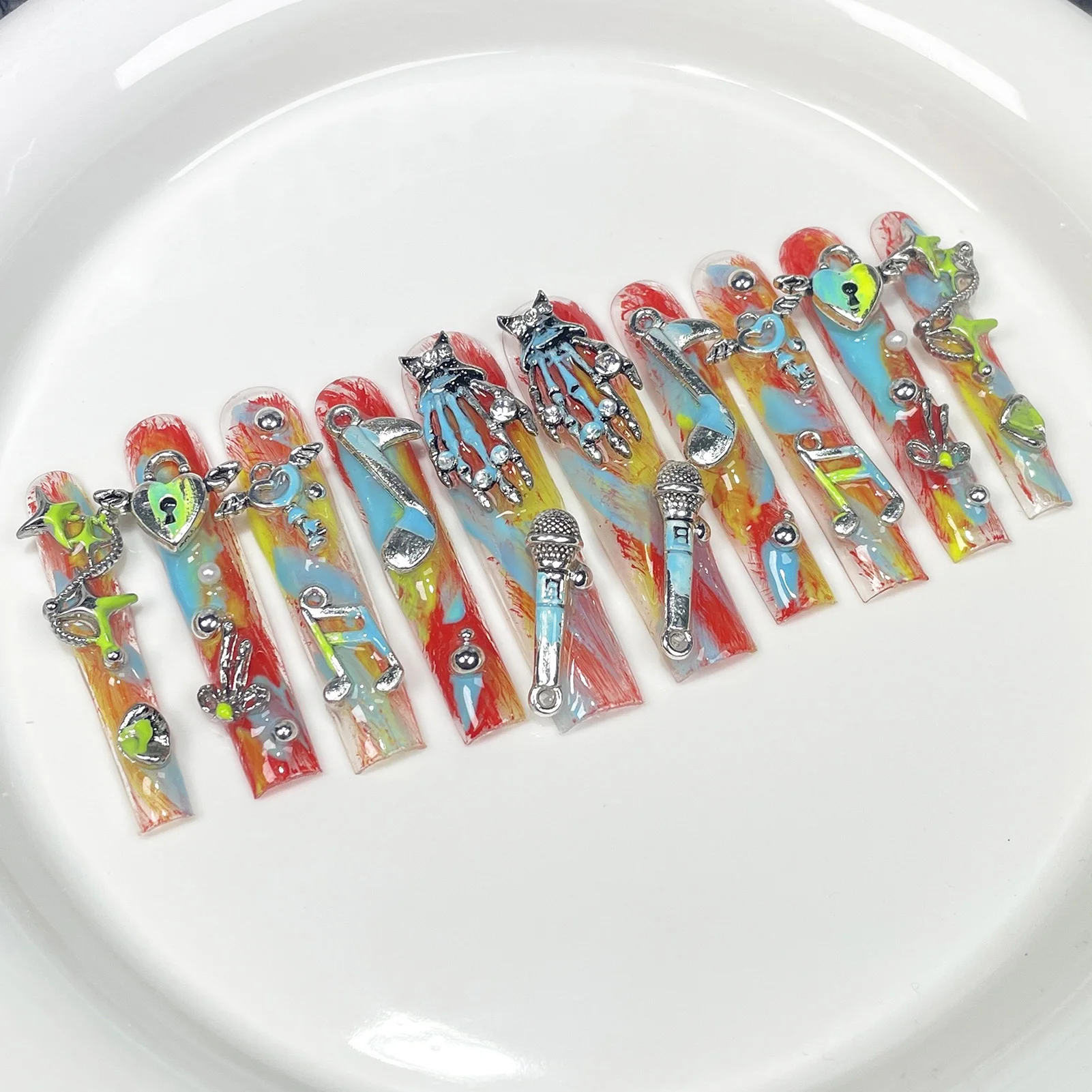 10 stks Persoonlijkheid Graffti Handgemaakte Druk Op Nagels Halloween Thema Lange Doodskist Kunstnagels Heavy Metal Punk Stijl Nep Nagel