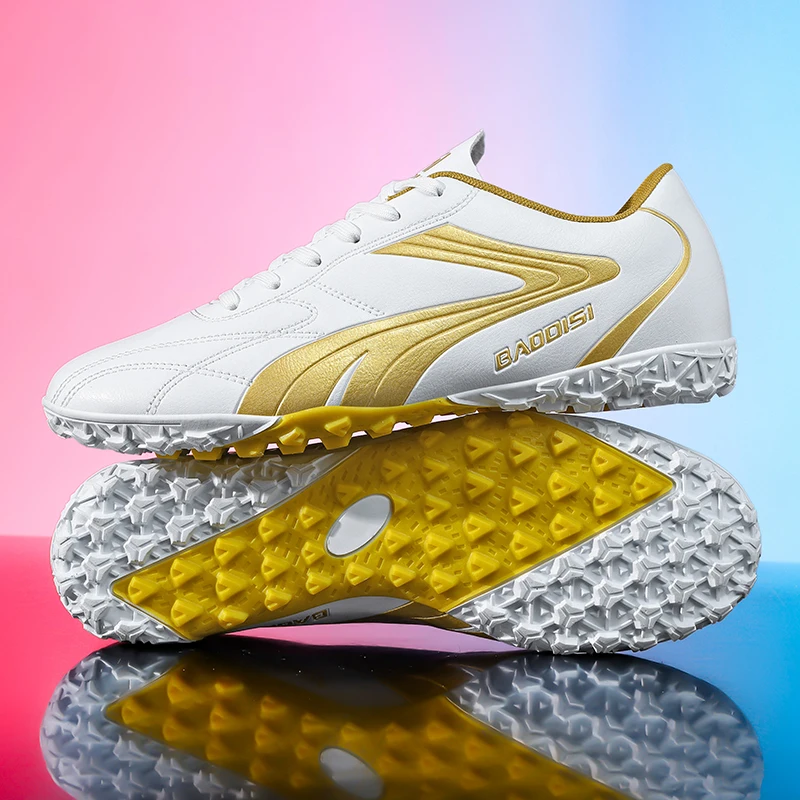 

A pair of children's four-season leather football shoes with studs, wear-resistant football shoes, sizes 31-44，MZ-8508-1