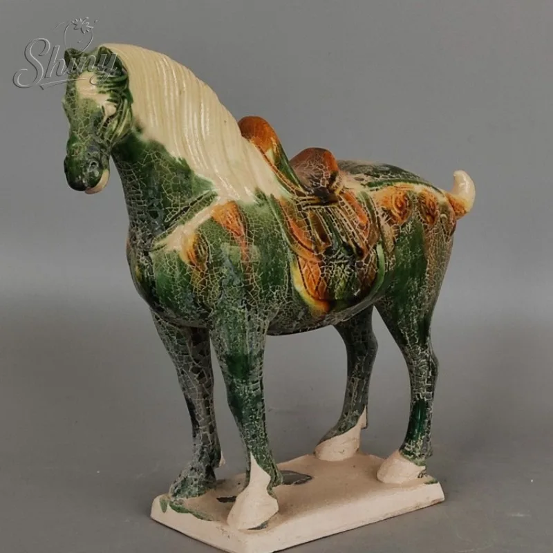 Tang Sancai Horse de guerra con revestimiento verde, porcelana antigua excavada de estilo antiguo, adorno de caballo rápido coleccionable rico