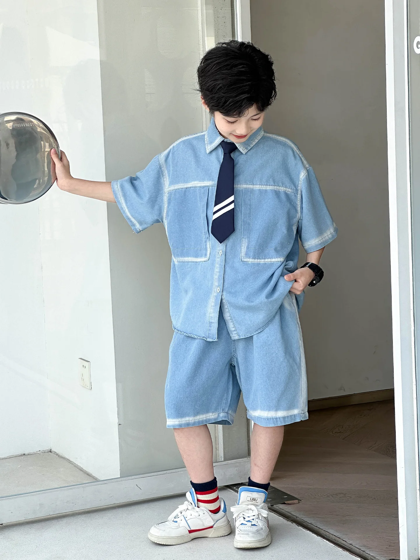 completo-estivo-casual-in-denim-per-ragazzi-manica-corta-sportivo-e-trendy-abbigliamento-per-bambini-2026-nuovo-stile-per-bambini-medi-e-grandi