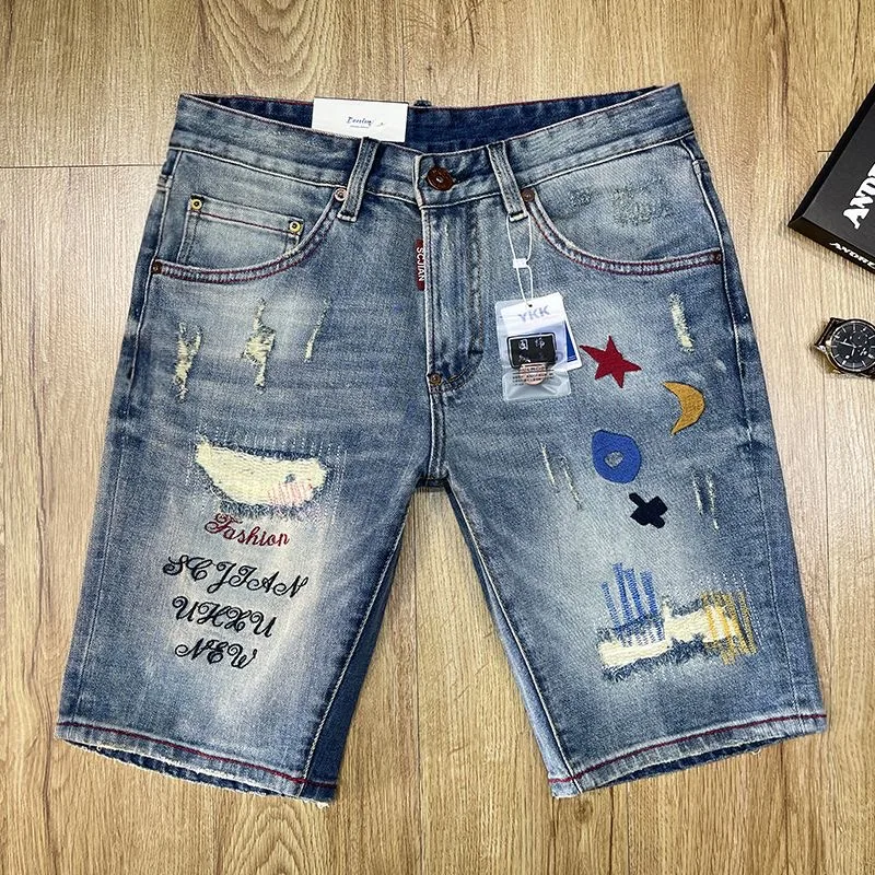 

Новые модные джинсовые шорты с принтом и рваными элементами для мужчин: прямые, повседневные, винтажные, спортивные, высокого качества.