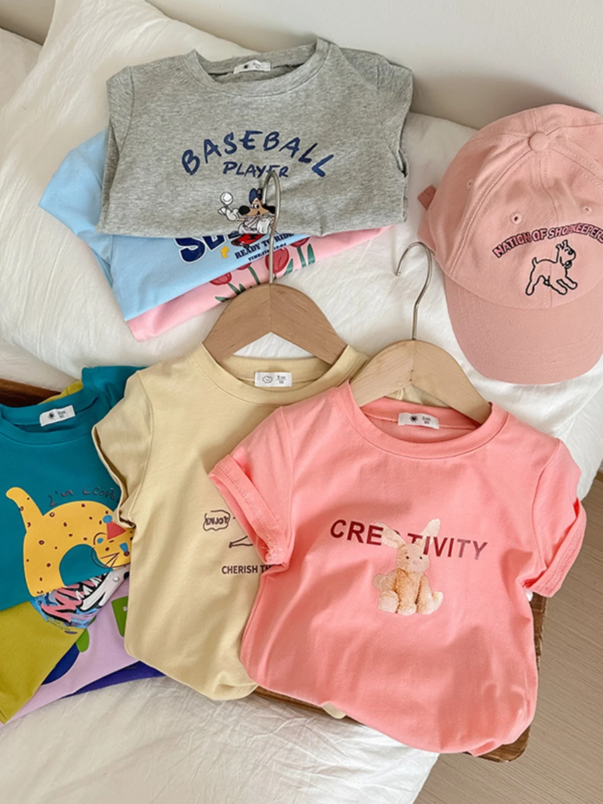 

Cute Cartoon Print ort Sve T-irt for Baby Girls Boys Korean Sle Faionable Versatile Summer Top 2024 New Arrival