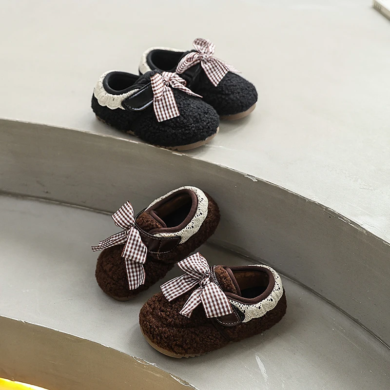 2025 الأطفال أفخم أحذية الخريف الشتاء جديد الفتيات حذاء مسطح في الهواء الطلق الأميرة الحلو Bowknot الدافئة فروي الاطفال أحذية قطنية