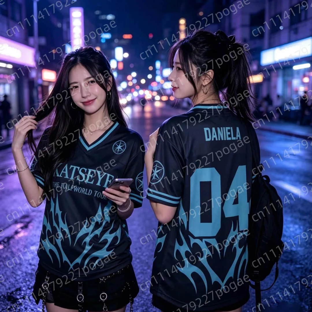Summer KATSEYE Konzertmitglied Daniela 04 Fußballtrikot Kpop Merch Y2K Hip Hop Streetwear Atmungsaktives Casual Unisex T-Shirt – Detail 10