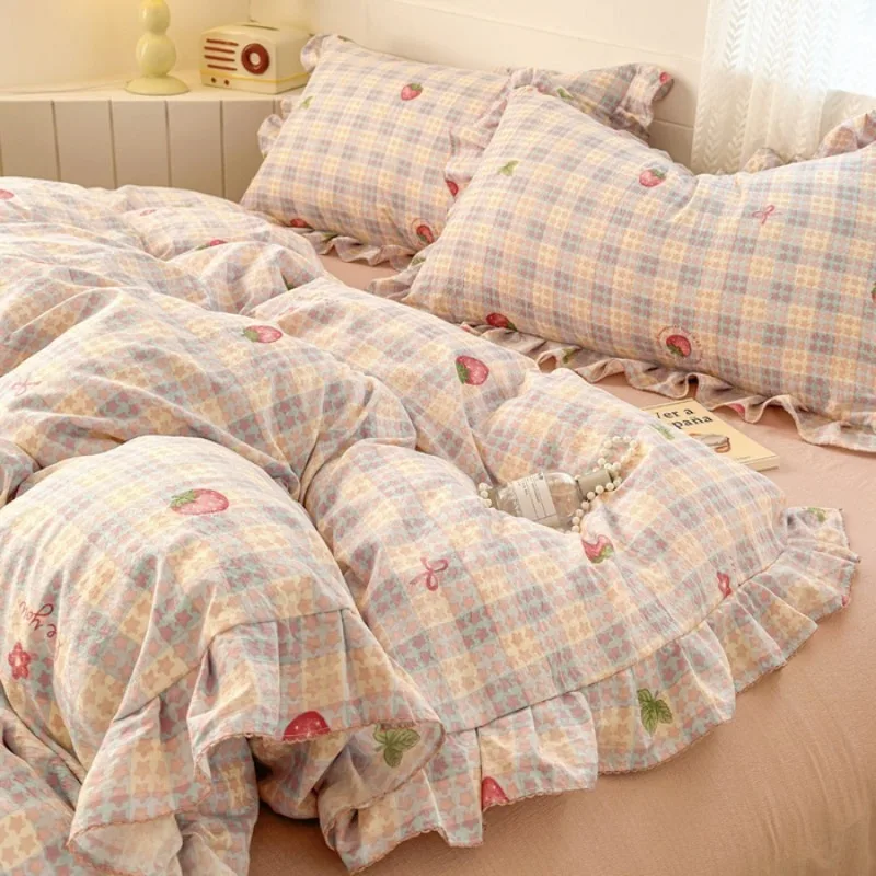 Gentle floral aerobic knitted cotton bed sheet with lace double layered yarn duvet cover, washed cotton bed sheet 3 piece set