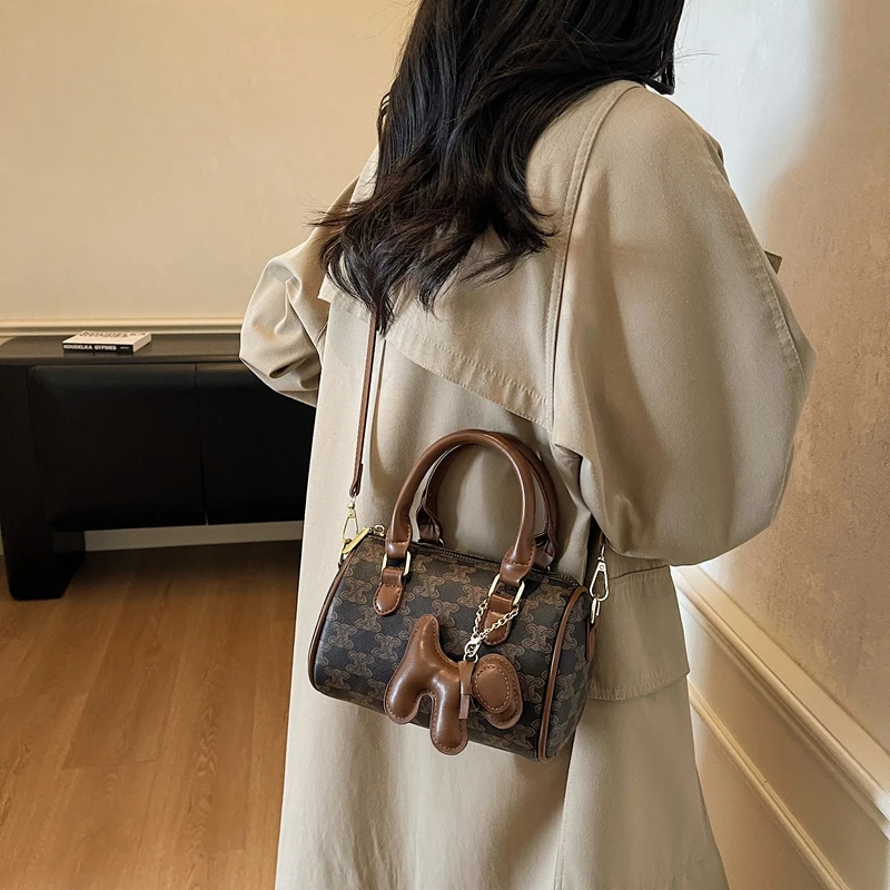 

Elegant Ladies Crossbody Bag Small Pu Leather Bag with Adjustable Strap for Daily Outings