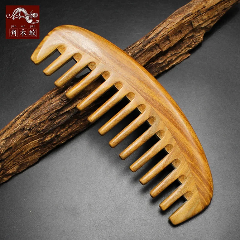 Green sandalwood , Cantonese-style half-moon wide-tooth comb, creative and ancient design
