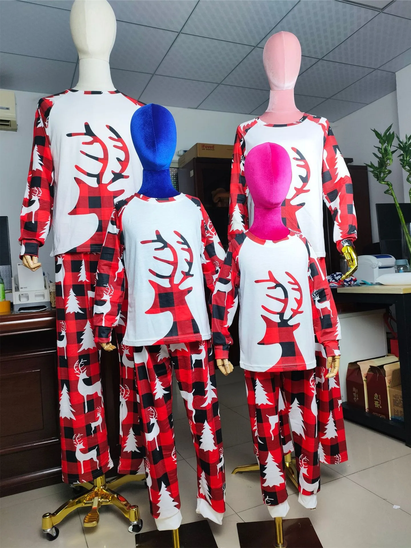 Family Matching Suit Christmas Costume Pajamas 2023 Christmas Elk Stitching Adult Children\'s Suit Baby Jumpsuit Family Pajamas