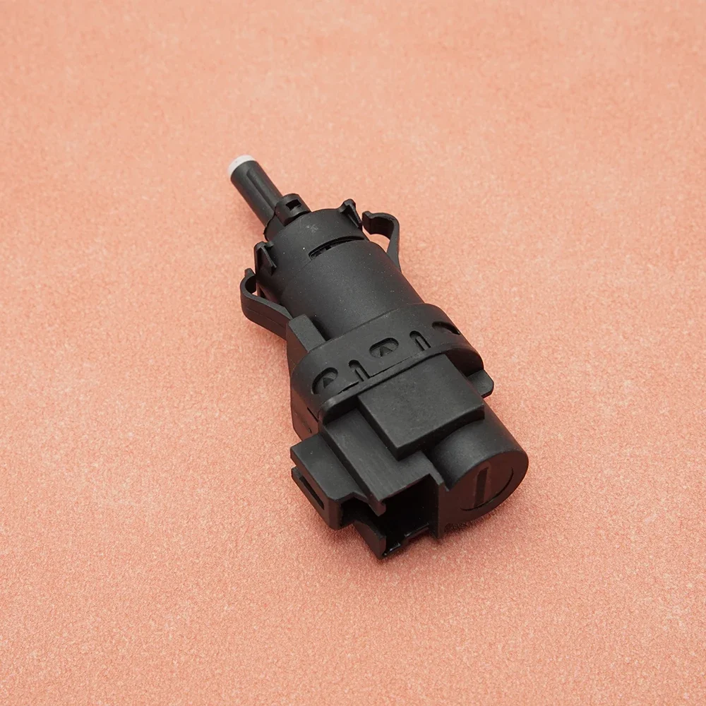 

Brake Light Stop Switch FOR VOLVO S80 S60 S40 C30 C70 V50 V60 V70 XC60 XC70 Ford Mondeo Kuga Galaxy Transit Tourneo 30773935