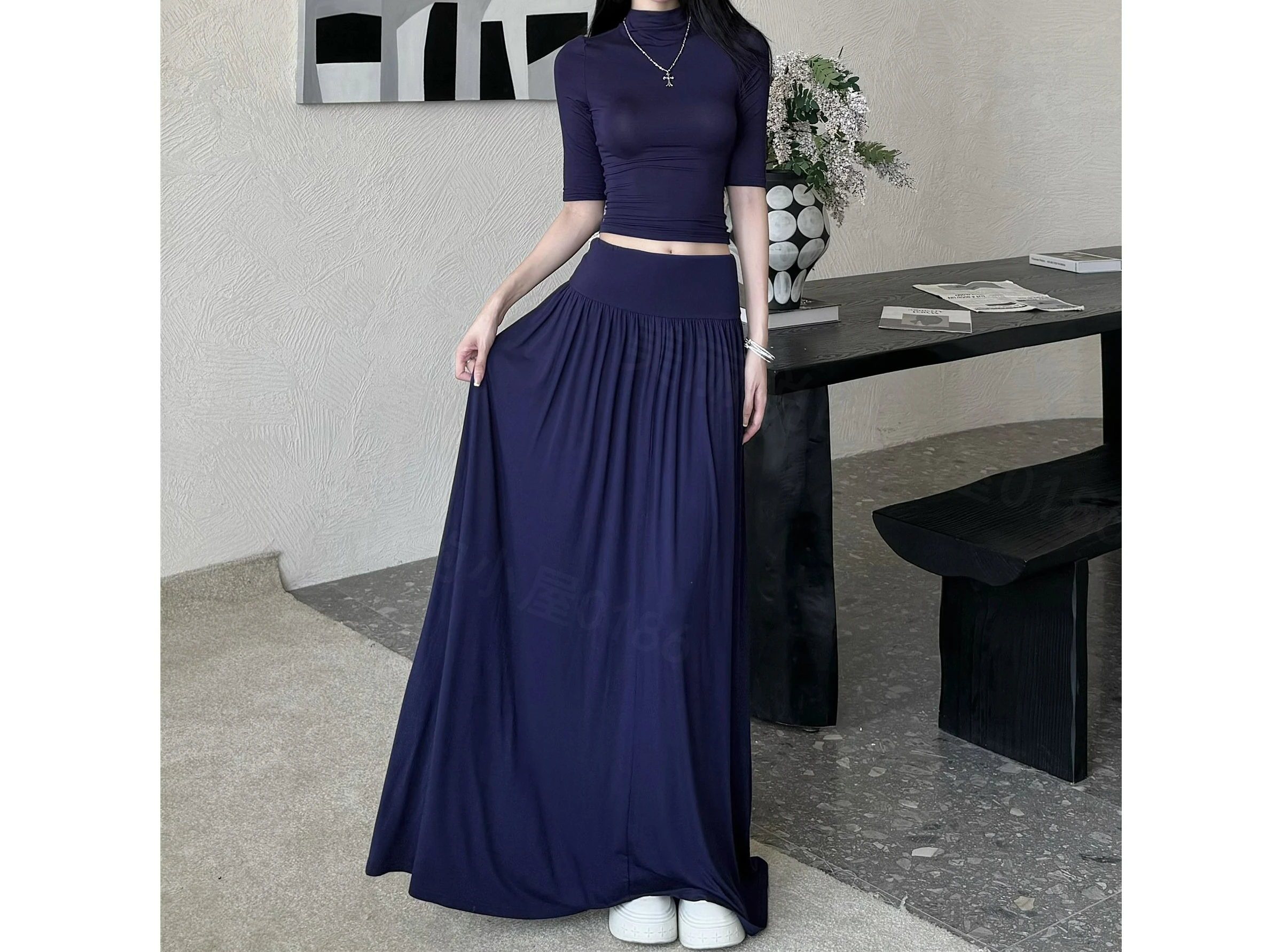 2025 Новый модный комплект, топ с высоким воротником и средним рукавом, утягивающая юбка с высокой талией, комплект из двух предметов