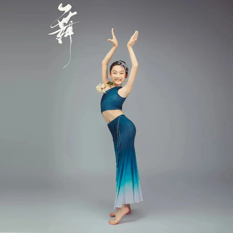 

Children's Dai dance costume art examination: Half skirt, wrapped buttocks, peacock dance, South of colorful clouds