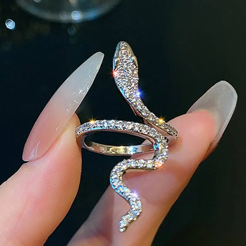 Huitan Schlangenförmiger Ring für Damen, voll glänzend, mit CZ-Steinen, modisch, für Partys, Alltag, elegante Accessoires, besonderer Damenschmuck, schicker Tierschmuck