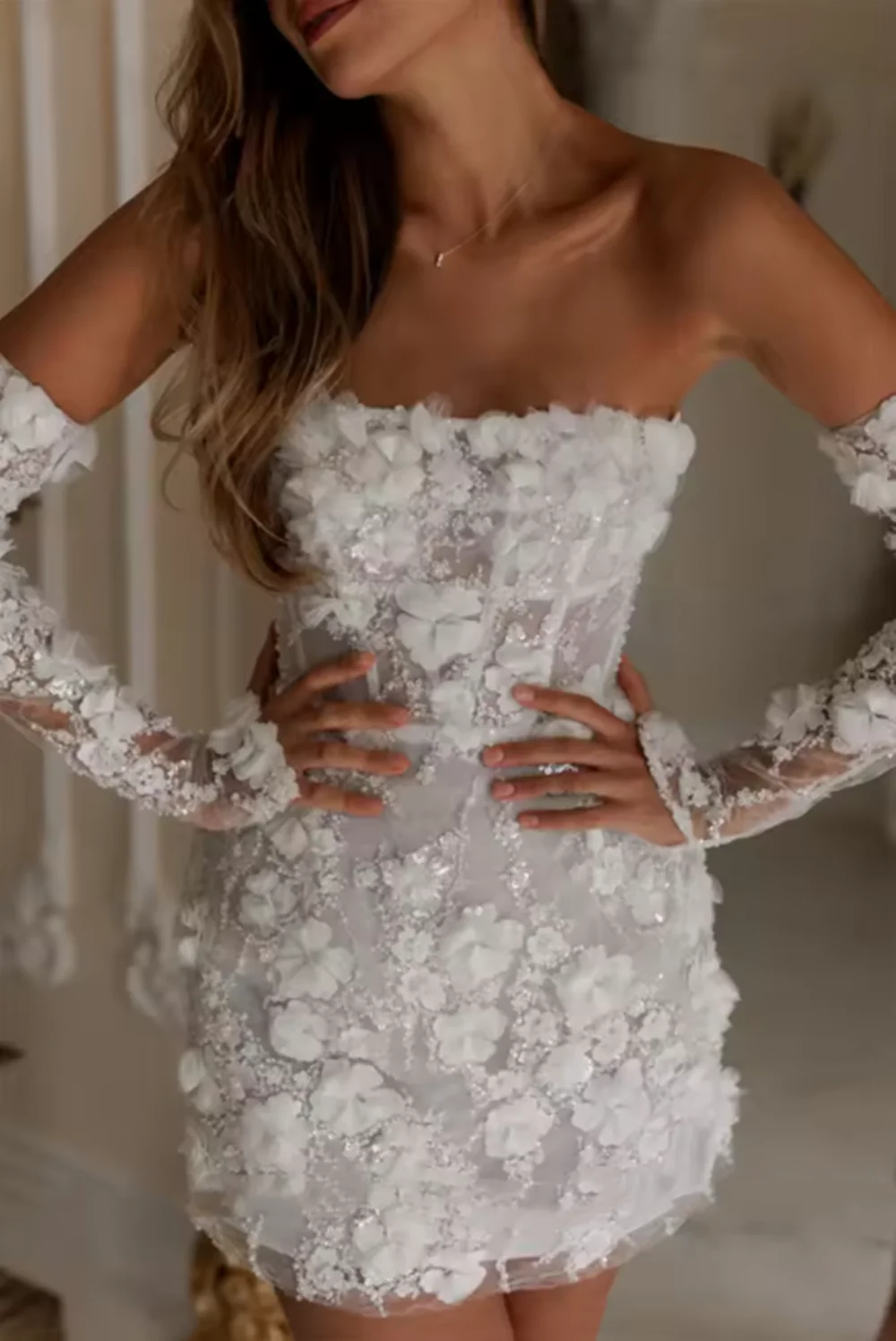 Abito da sposa corto personalizzato staccabile a maniche lunghe Mini elegante abito da sposa con perline delicate in pizzo ricamato con fiori 3D